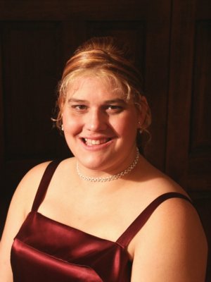 reception_portraits27.jpg 
300 x 400 JPEG-compressed image 
(17,290 bytes)